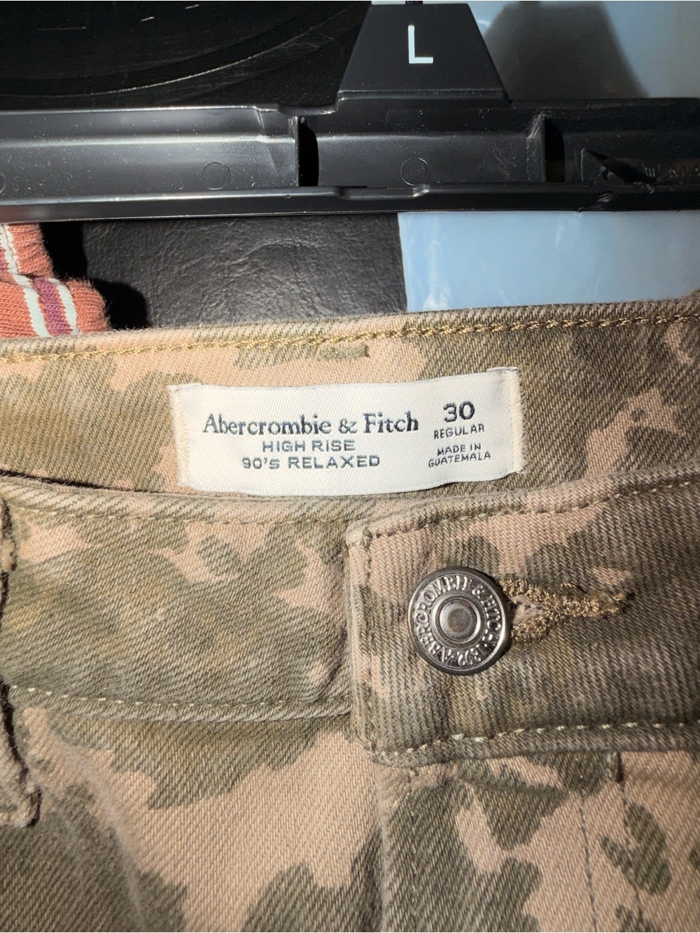 Abercrombie & Fitch women’s Camo Cargo Pants - Picture 3 of 3